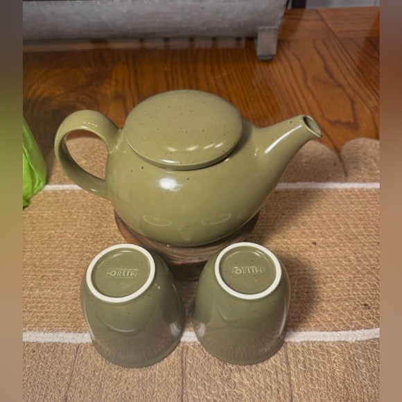Forlife Teapot Kettle With Lid &Two Cups Green Color 16 oz. Built in Infuser - Picture 2 of 5